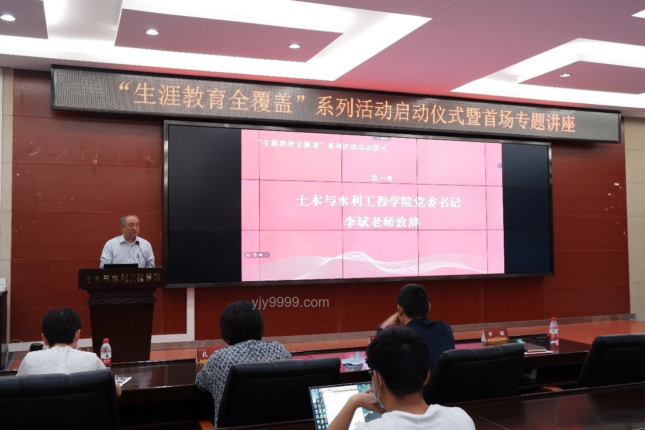 “不负青春”与“不负韶华”：个人成长与奋斗路径对比